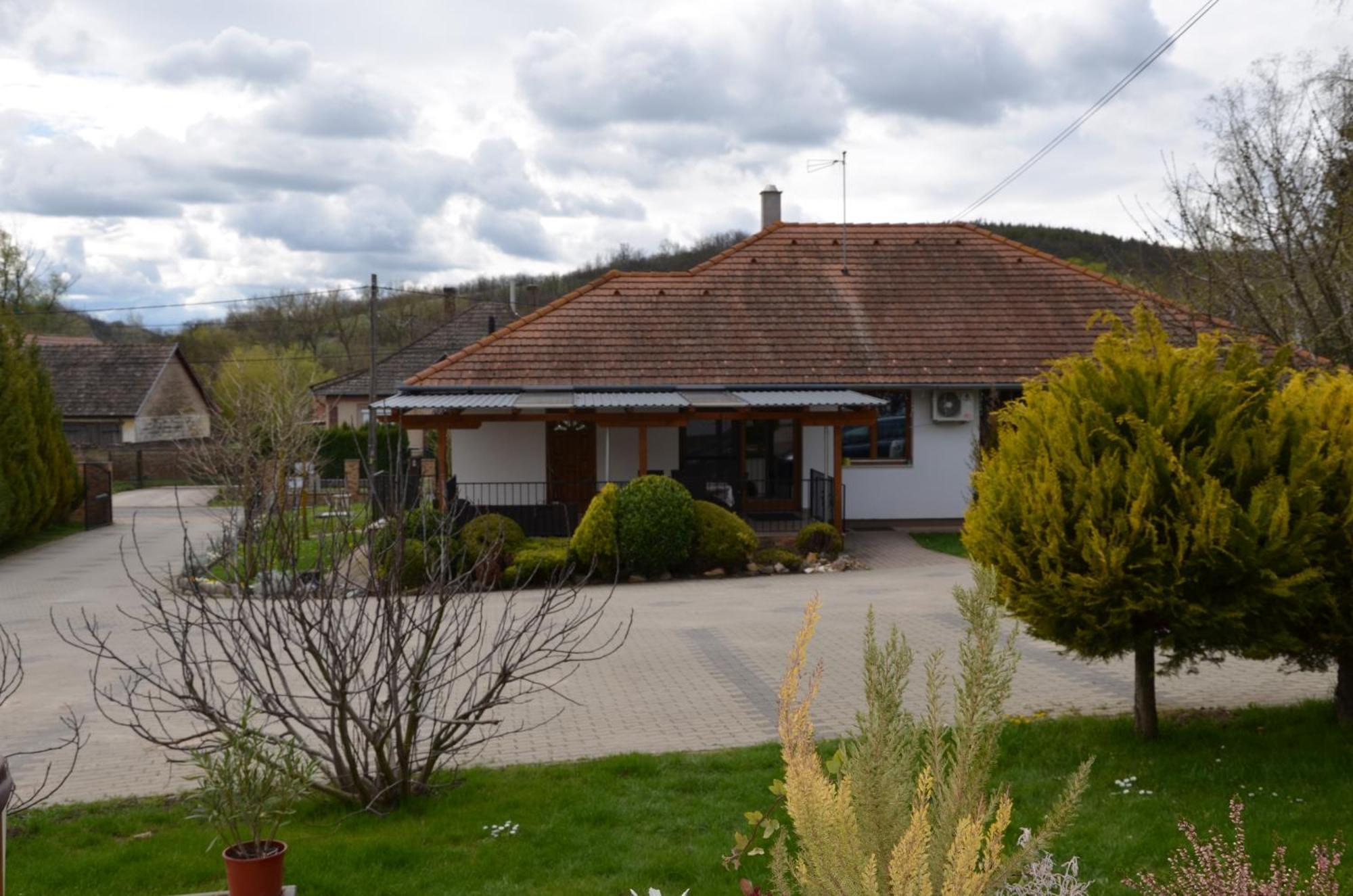 Hotel Kerekerdo Vendeghaz Kisszékely Esterno foto